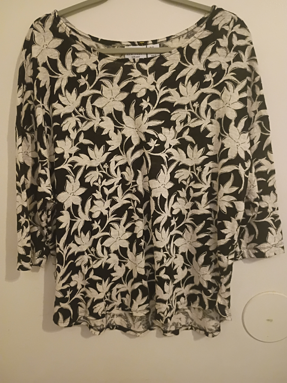 Nicole Miller Black and White Floral Scoop Neck Blouse 100% Linen Sz 2X